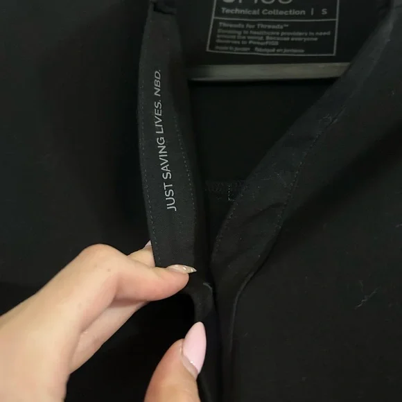 FIGS Rafaela Oversized Scrub Top size small black - Picture 3 of 5